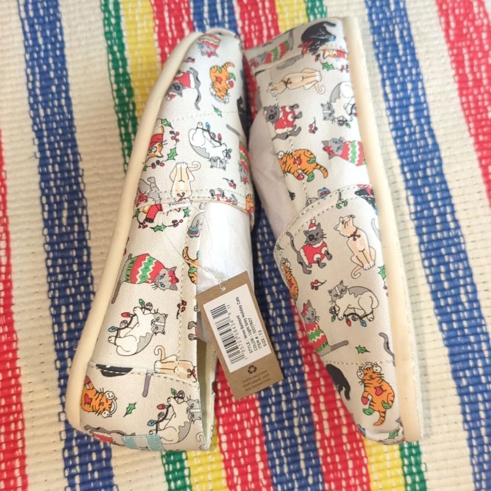 Tom's Holiday Christmas cat print shoes women's size 7.5 - Picture 3 of 12